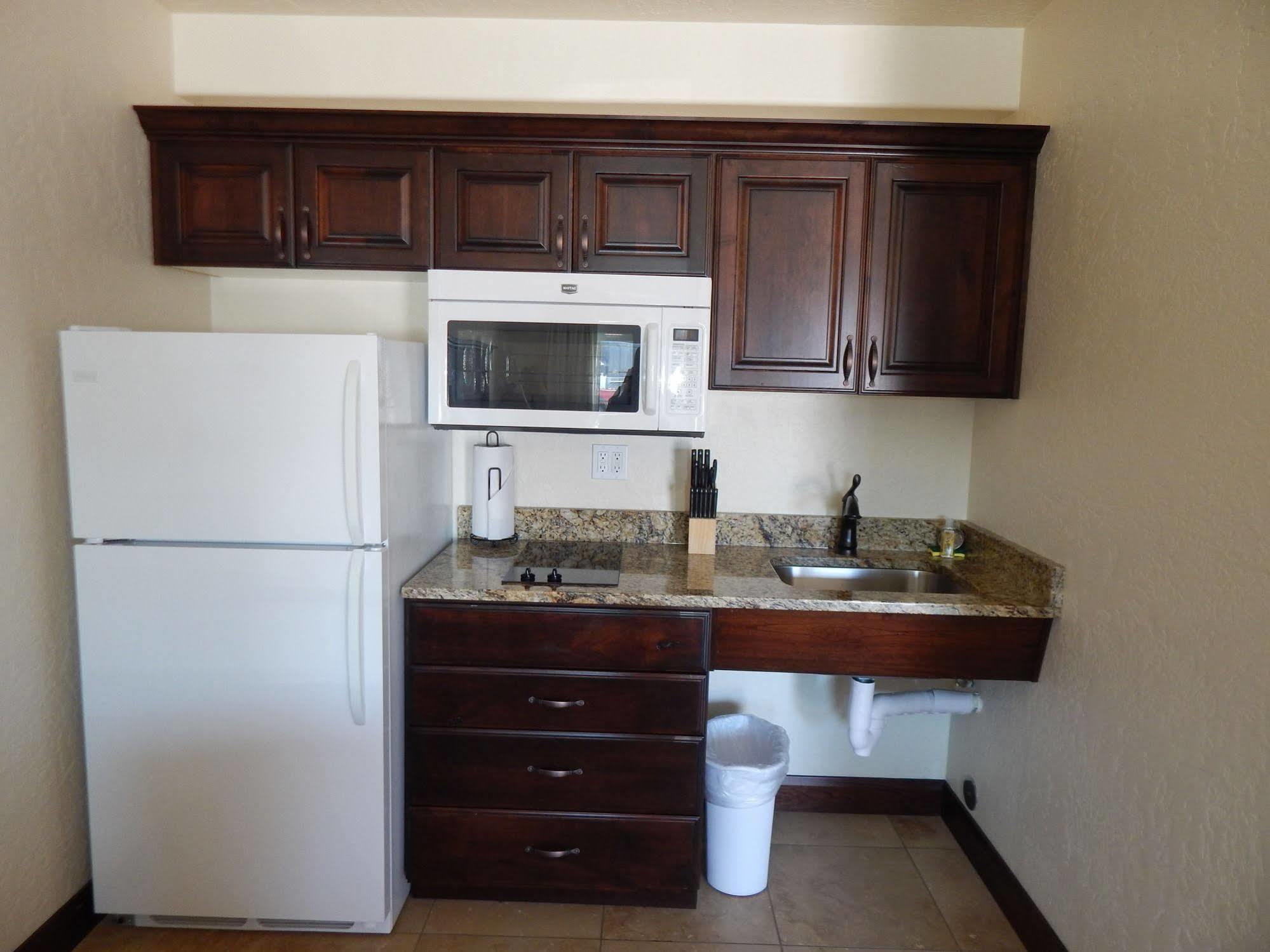 Winterton Suites Williston Exterior foto